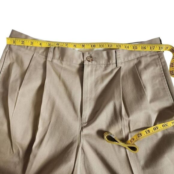 L.L. Bean Men's Wrinkle-Free Double L® Chinos,  Classic Fit Pleated Size 37x28 D - Picture 6 of 9